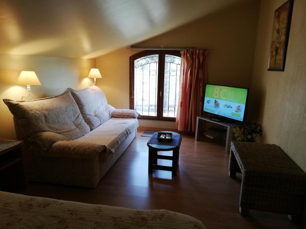 La Planquette Bed and Breakfast Castelnou Exteriör bild